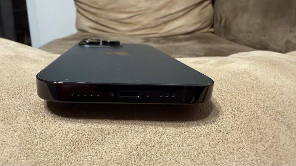 Продавам iPhone 14 pro 128 gb space black