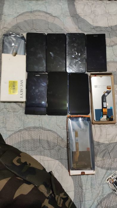 Продам телефон на запчасти samsung