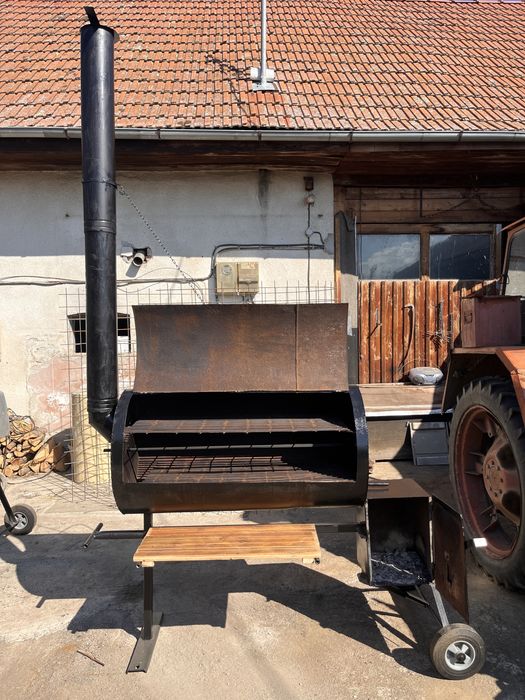 Vând Grătar / Smoker profesional cu focar separat