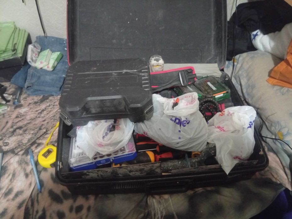 Geamantan surpriza cu scule mici