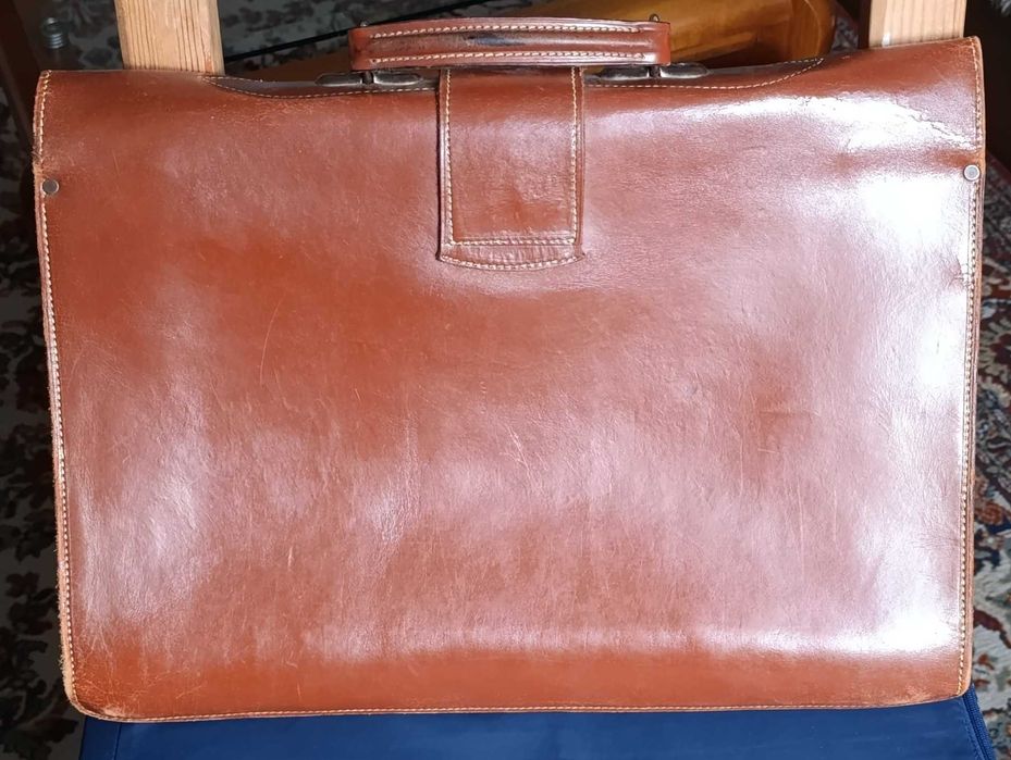 Чанта от висококачествена естествена кожа.