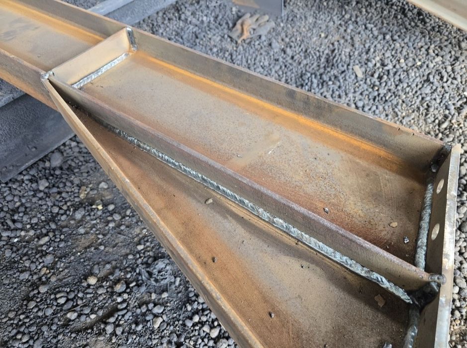 Scoietate confecții metalice vinde și confectioaneaza hale pe structur