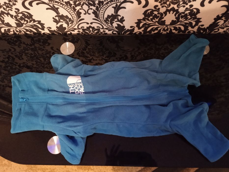 Продам комбинезон и кофточку для собаки