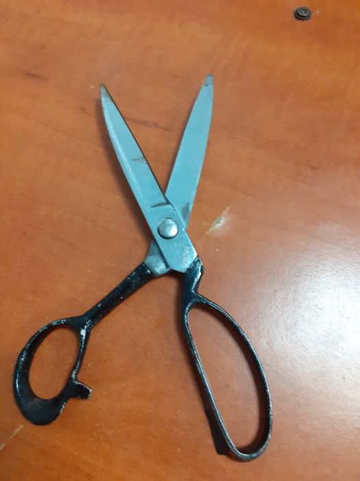 Чисто нова неизползвана шивашка ножица. Режещата на  зигзак.