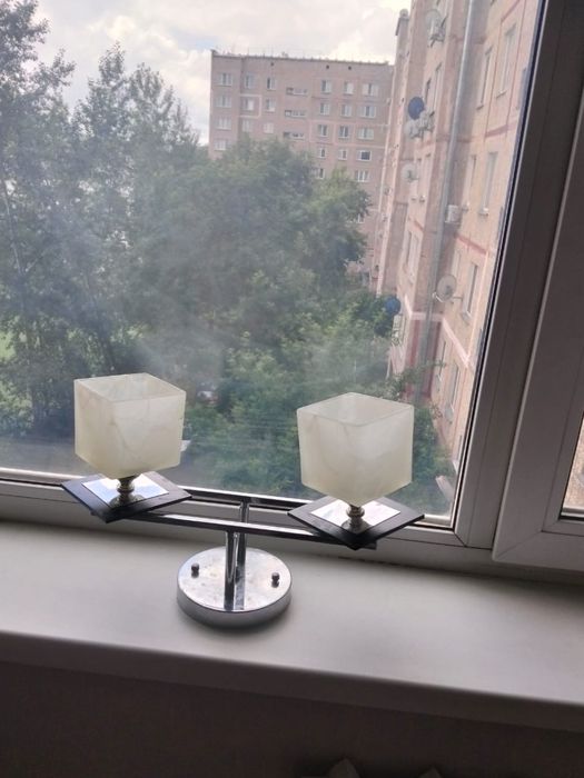 Люстра продам.