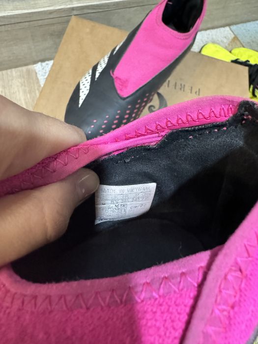 Продам детские кроссовки Adidas