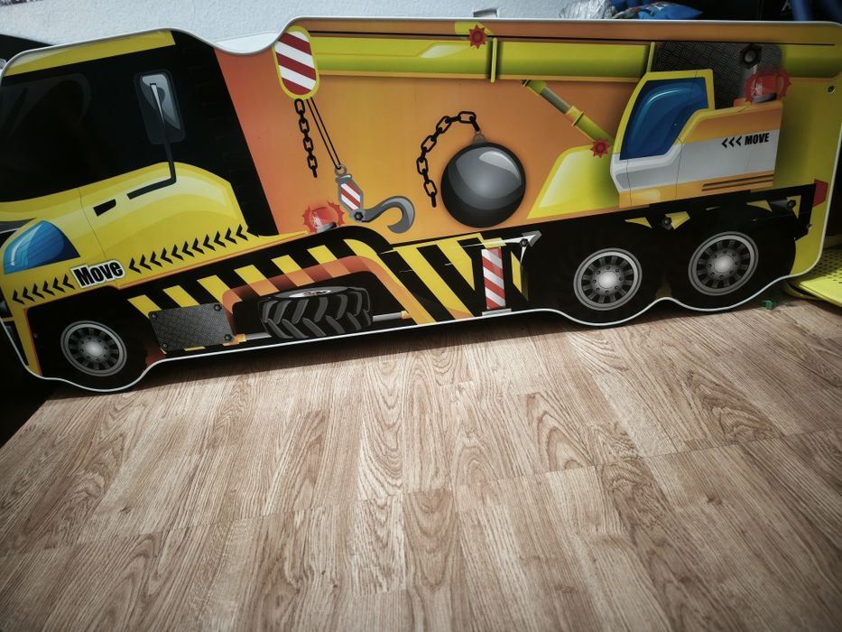 Детско легло под формата на камион