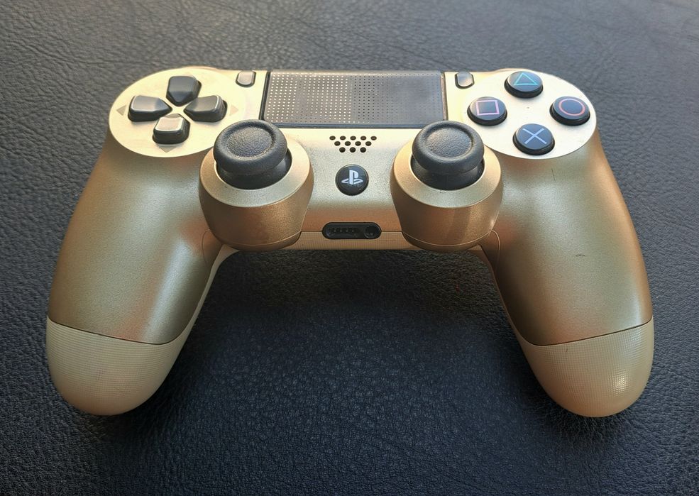 Контролер Sony за PlayStation 4