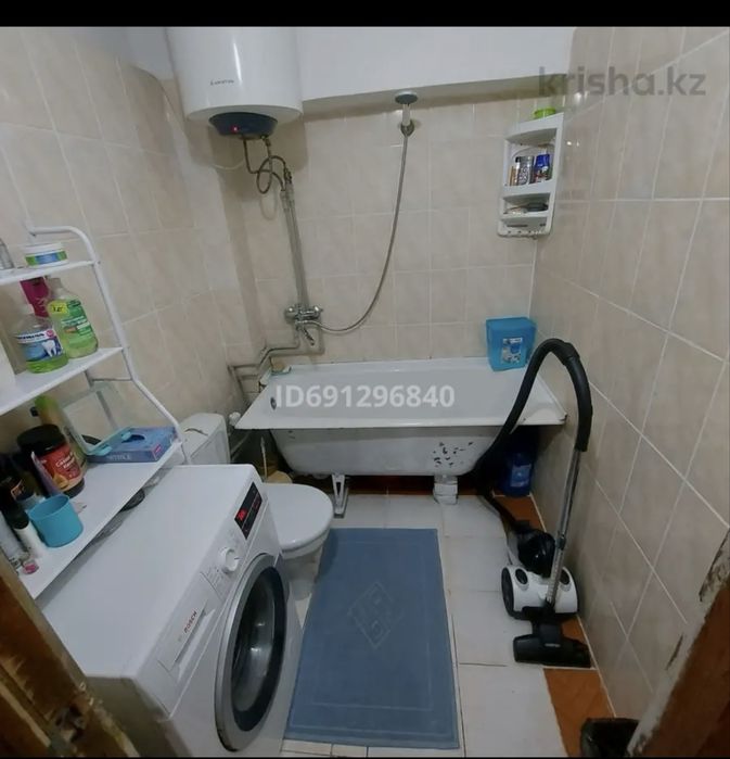 Продам двух комнатную квартиру .