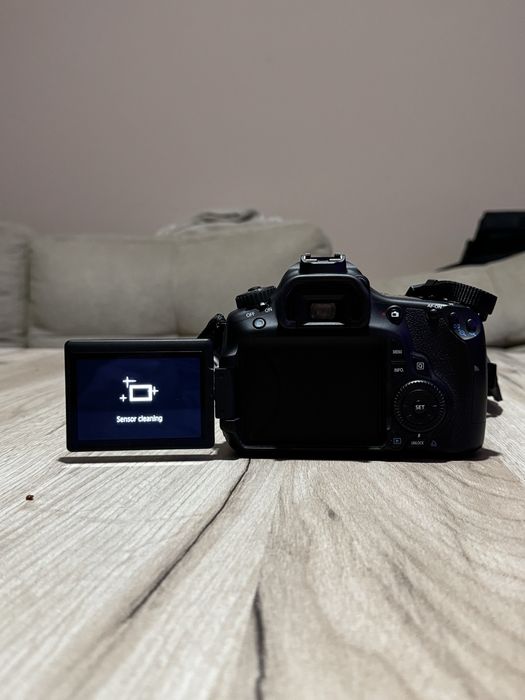 Фотоапарт CANON  EOS 60D с обектив CANON 75-300 + ПОДАРЪК