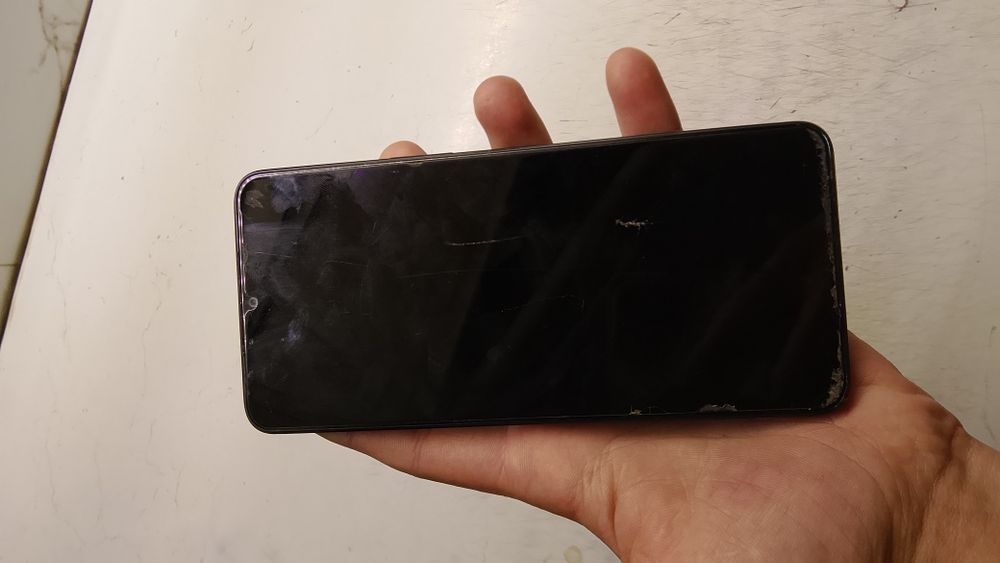 Продам телефон марки VIVO Y04