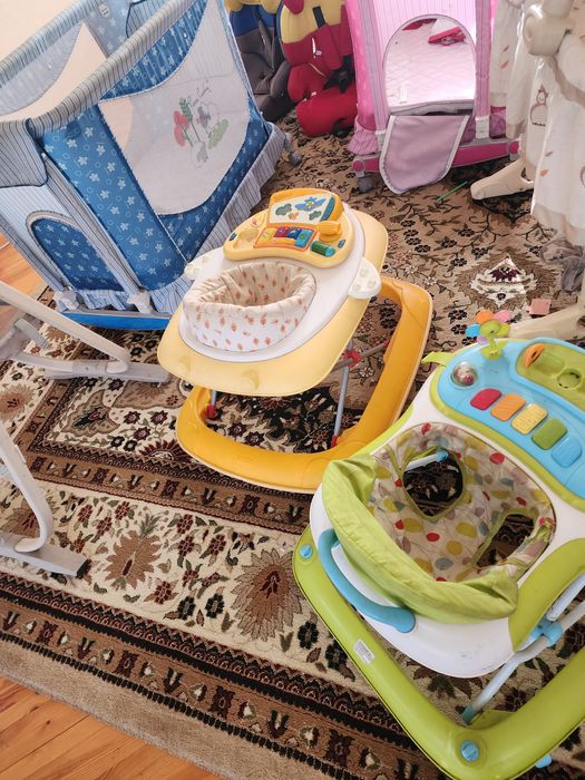 Ходунок, кровать, детский шкаф, манеж, коляски, детские вещи