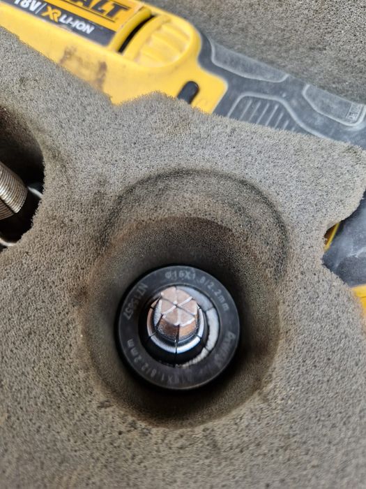 Masina pentru expandat tevi PEX Dewalt DCE 400