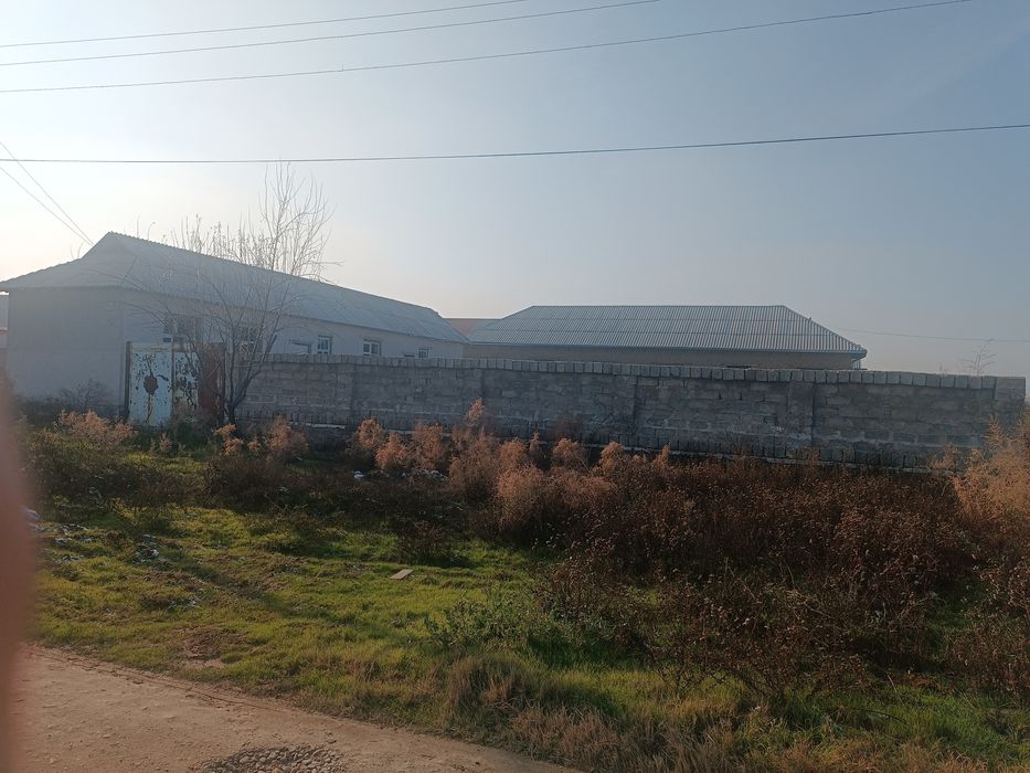 Ахунбабаевда 5 хонали участка сотилади. 6 сотих.