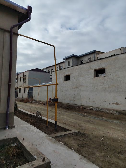 Расентир кийм бозор йонида 3-этажли бино ижарага берилади