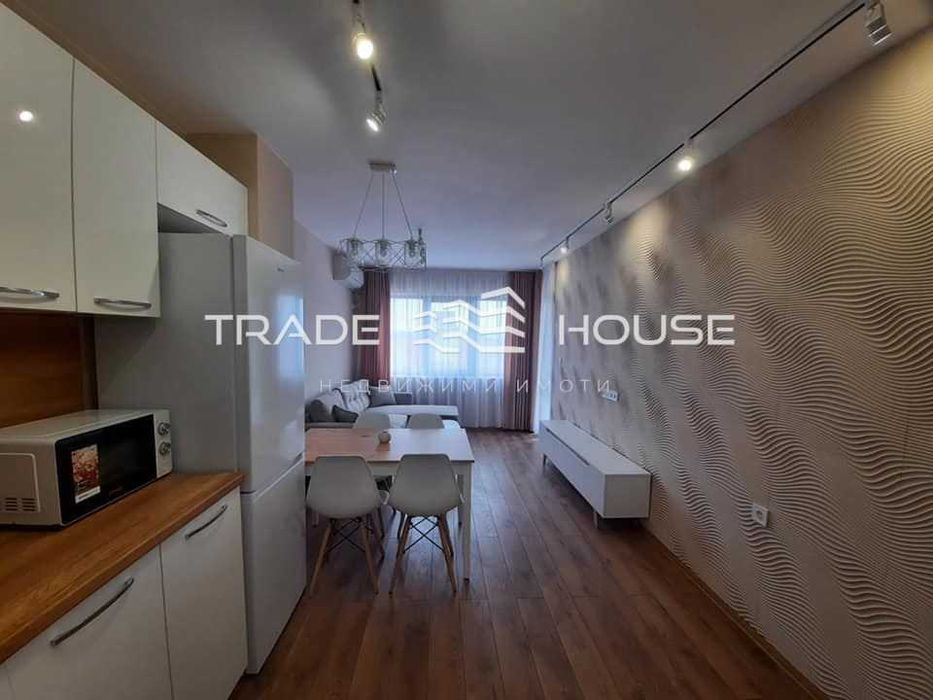 Дава се под наем Двустаен апартамент в Пловдив, Център - 62 кв.м за 382.5 € - Снимка #2