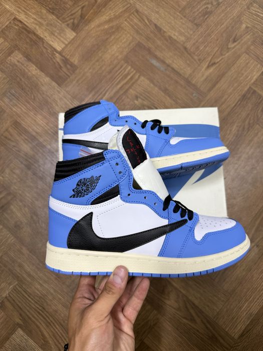Adidasi/Sneakersi Nike Air jordan 1 High Og University Blue marimea 42 si 44