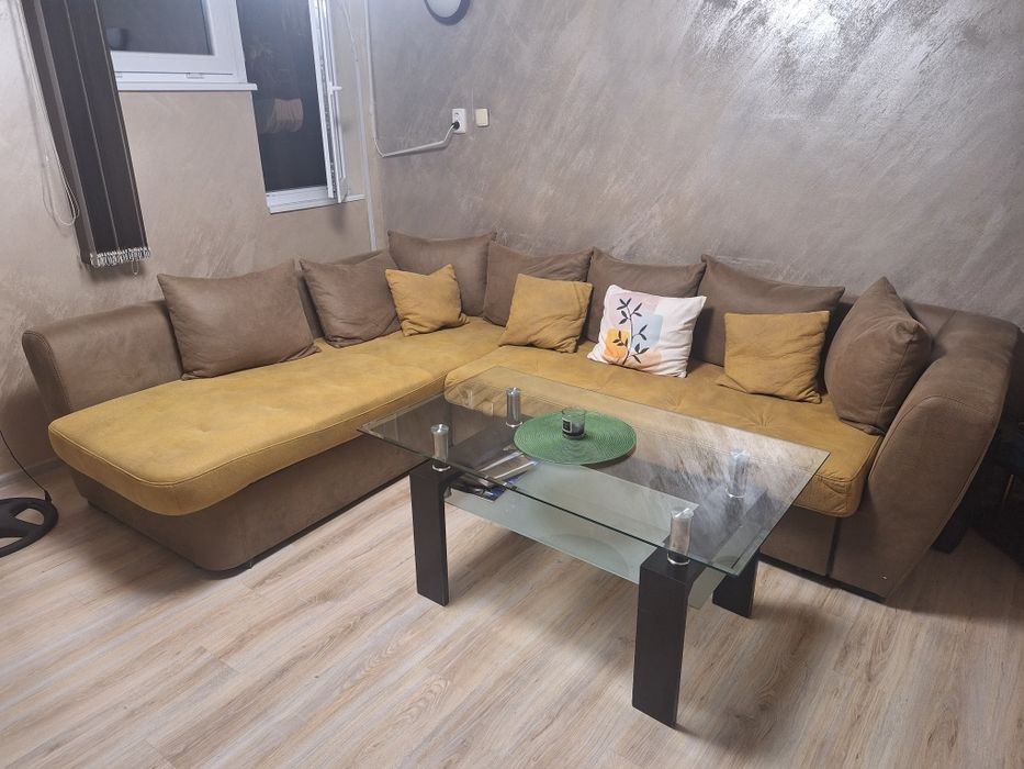 Ъглов диван с маса