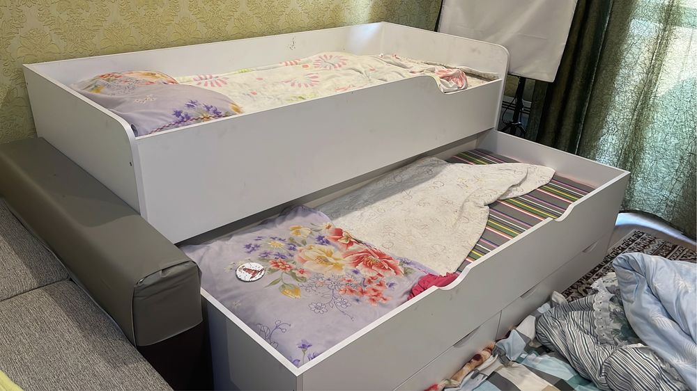 Кровать двухярустный