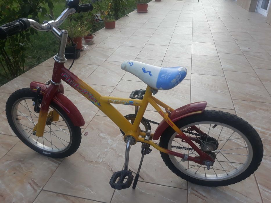 Детско колело с помощни