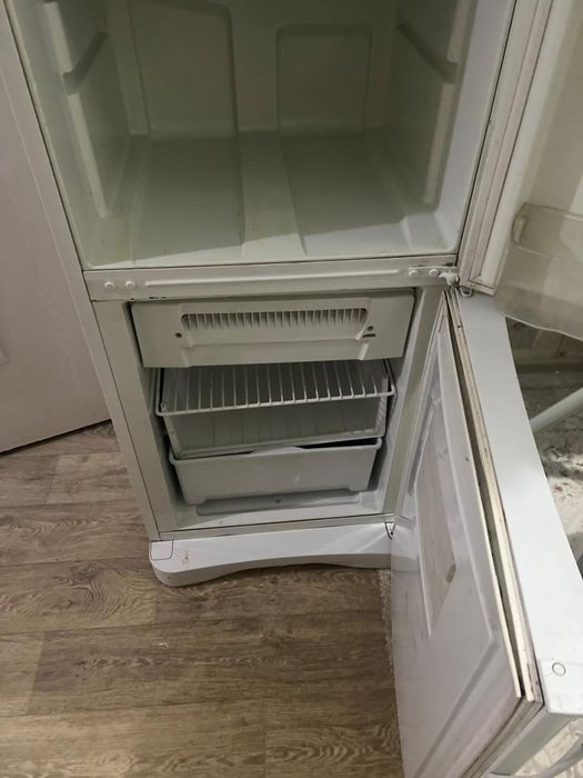 Холодильник б/у indesit