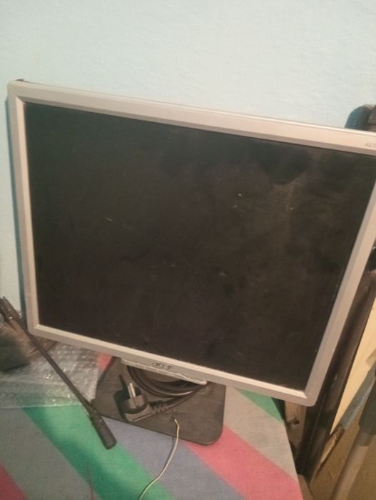 Vând sau schimb PC HP core i5 ofer si monitor