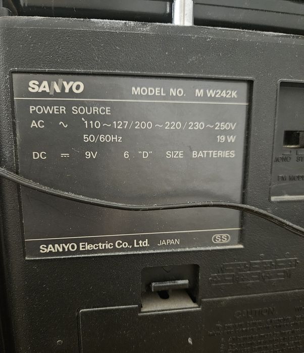 Продавам радио касетофон SANYO
