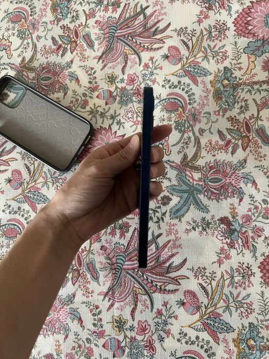 Срочно продам iPhone 12