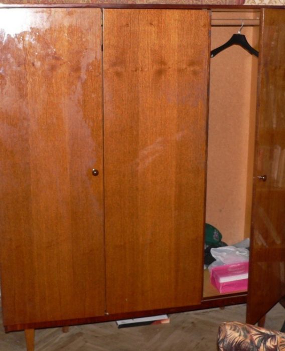 Шкаф трехдверный.