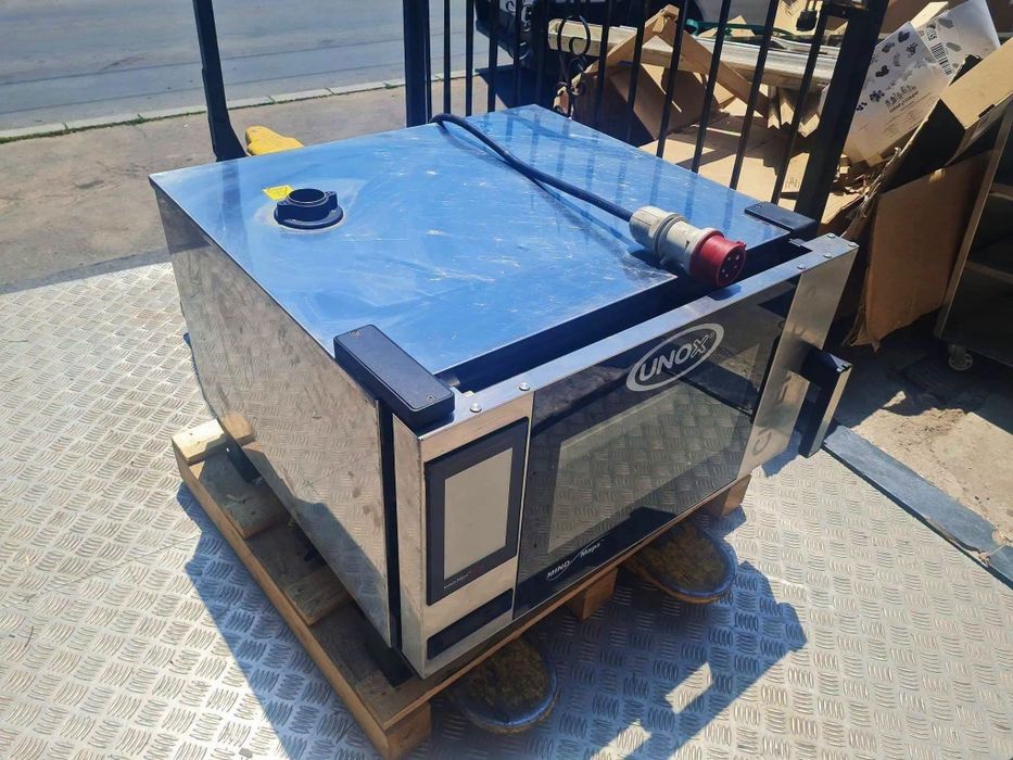 Cuptor profesional gastro, gastronomic Unox digital 2022 gastronomie, convectie 3 tavi