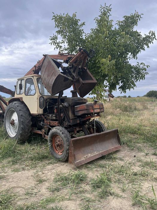 Продавам трактор ЮМЗ