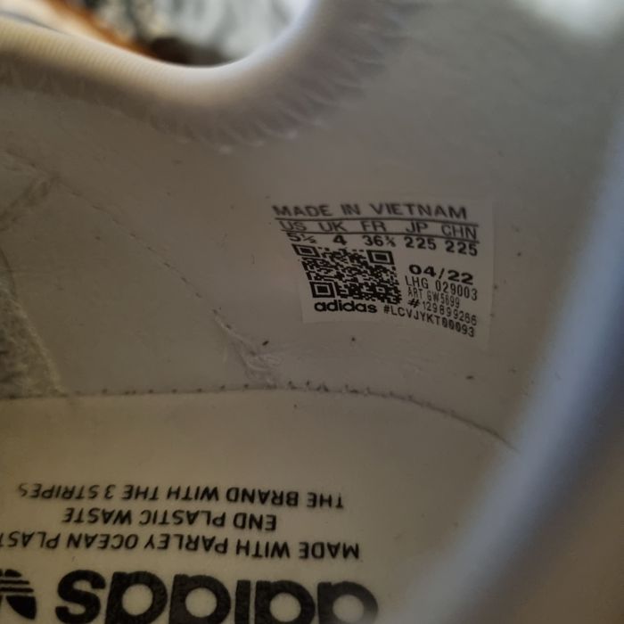 Adidasi damă Adidas albi, originali,etichetă. Mărimea 36 2/3.