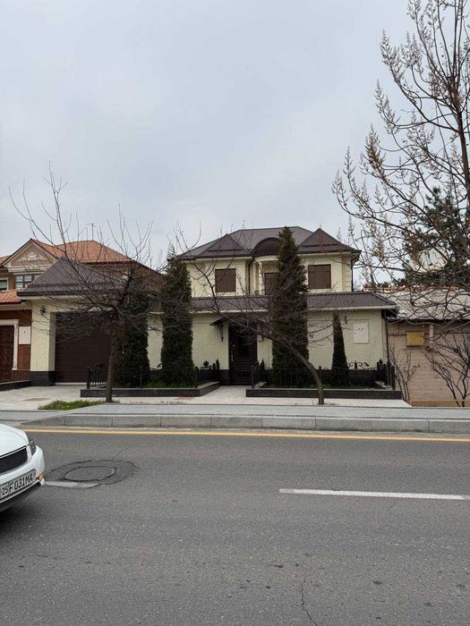 Сдаю свой дом на Центре Луначарском на долгий срок срочно