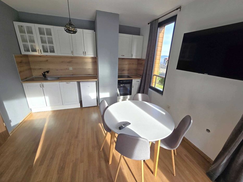 Тристаен апартамент с ново обзавеждане в Cornelia Delux