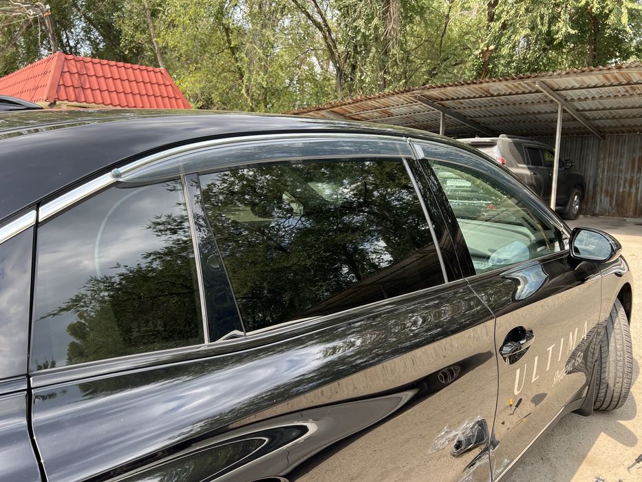 Ветровики Hongqi E-QM5