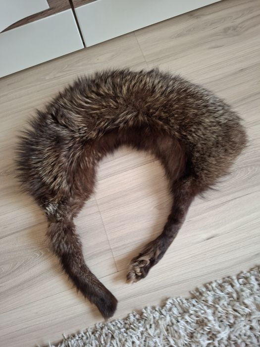 Vand guler din blana naturala din vulpe.