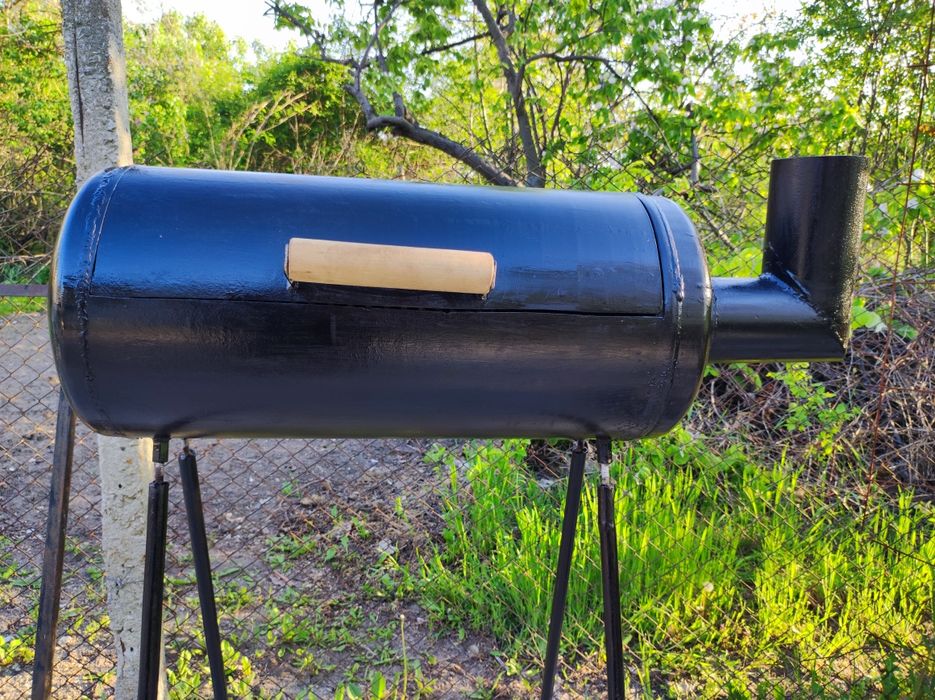 Барбекю ръчна изработка на дървени въглища