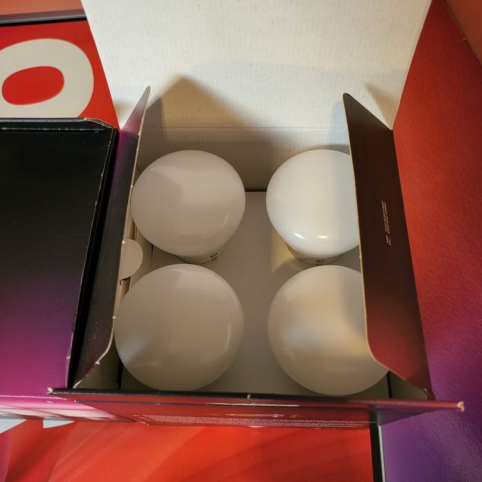 НОВИ-Смарт LED Крушки Philips Hue White And Color Ambience, E27, 806lm