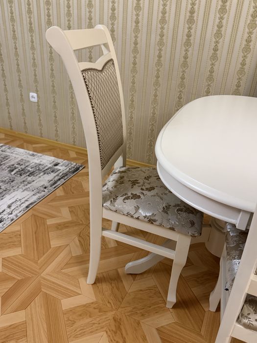 Продам стол и стулья