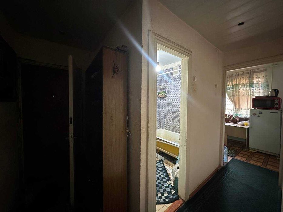 Продаётся 2х комн квартира на 2 этаже Ор-р Крытый рынок Военкомат