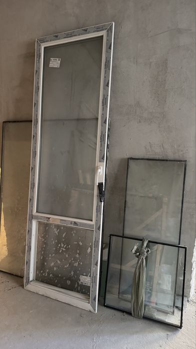 Продам окно и дверь от балкона