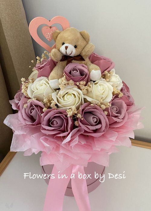 Аранжирани сапунени рози в кутии букет в кутия подарък цветя