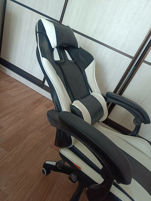 Продам игровое кресло