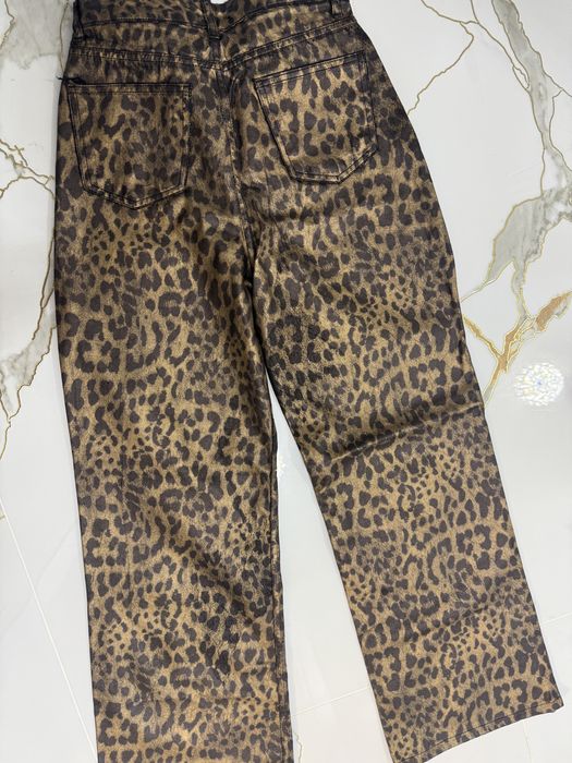 Blugi trendyol noi eticheta