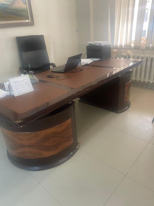 Срочно продам стол , стол , и вывеску