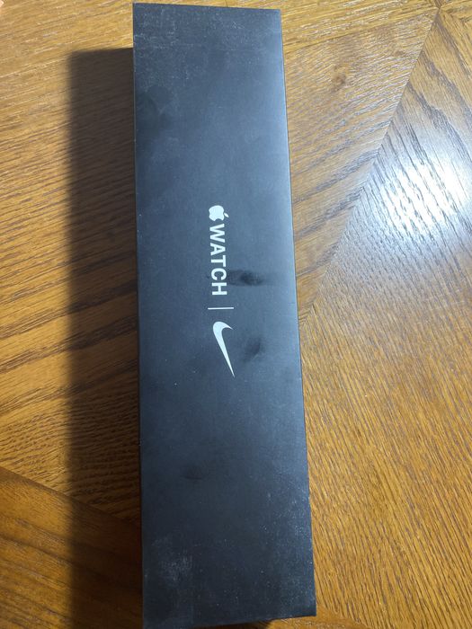 Apple Watch Nike SE 40mm Silver Aluminum case.