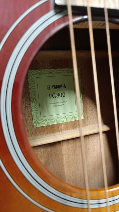 Продам гитару Yamaha FG800
