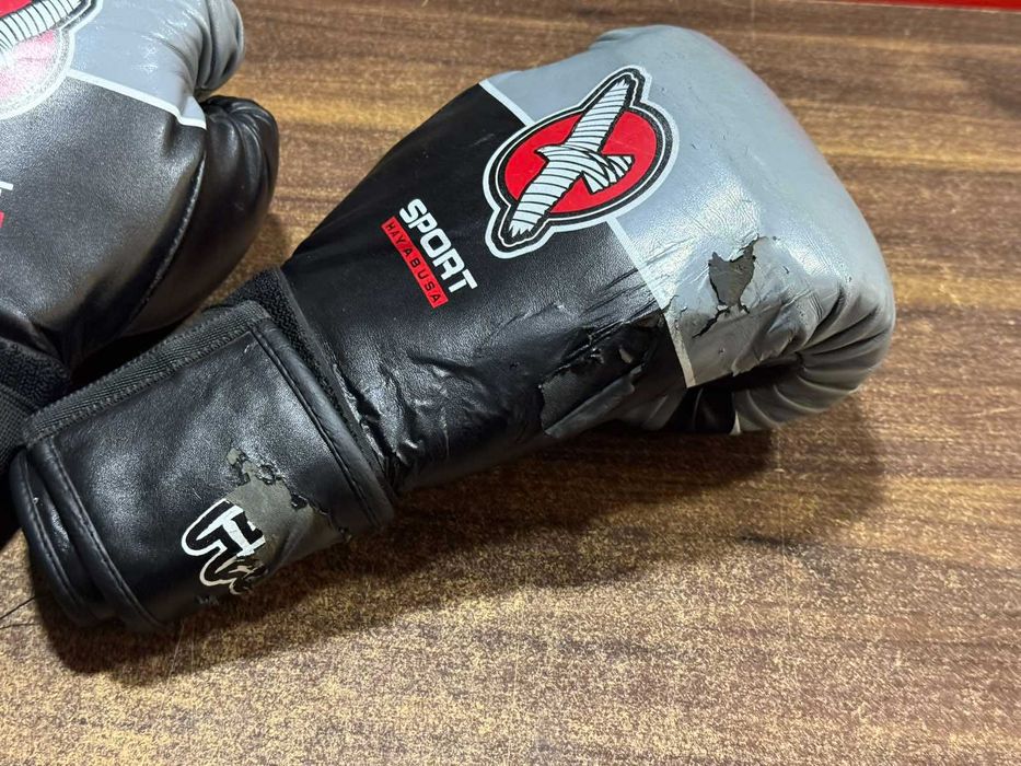 Боксов комплект ръкавици и обувки