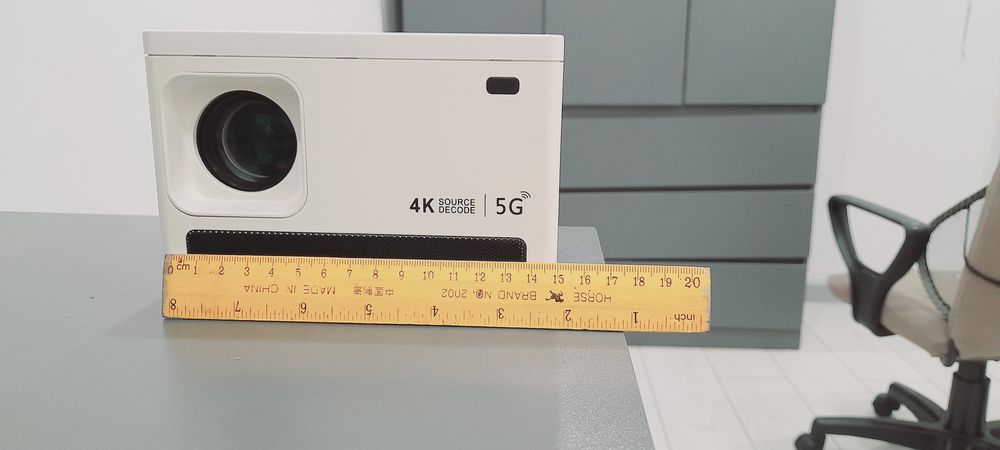 Продаю компактный проектор 4K 5G