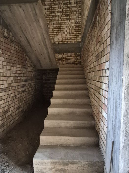 To‘y tepa Nurafshonda uchaska sotiladi